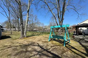 60 Syracuse Ave, Medford, NY 11763 - Photo 6