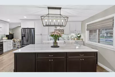 19 Shelton Court, Commack, NY 11725 - Photo 4