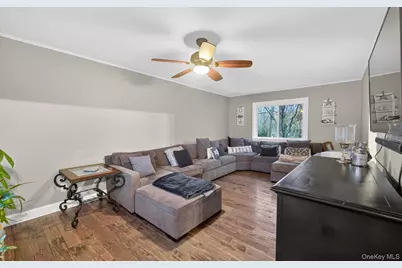 19 Shelton Court, Commack, NY 11725 - Photo 12