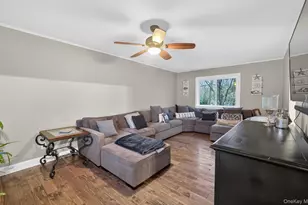 19 Shelton Ct, Commack, NY 11725 - Photo 12