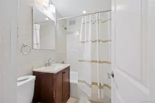 162-01 Powells Cove Blvd, Whitestone, NY 11357 - Photo 20