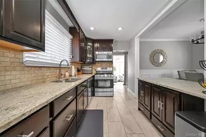 187 Memphis Avenue, Floral Park, NY 11001 - Photo 6