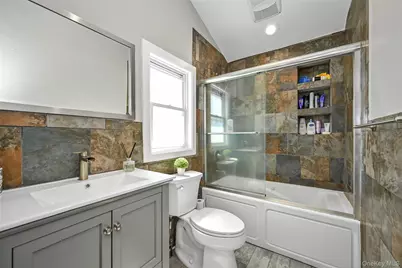 187 Memphis Avenue, Floral Park, NY 11001 - Photo 16