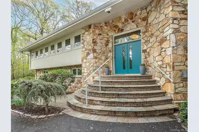 7 Southeast Road, Sands Point, NY 11050 - Photo 2