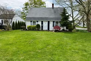 256 Curtis Ave, Carle Place, NY 11514 - Photo 2
