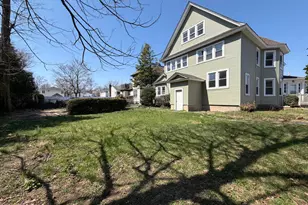 24 Doxsey Pl, Lynbrook, NY 11563 - Photo 12