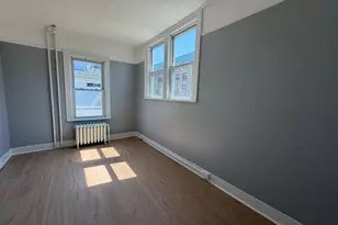 24 Doxsey Pl, Lynbrook, NY 11563 - Photo 8