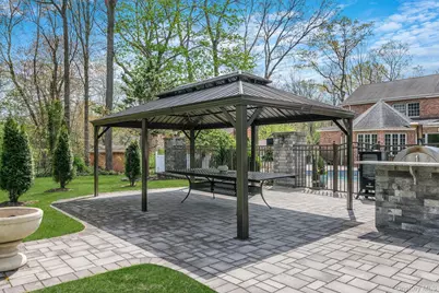 9 Arista Court, Dix Hills, NY 11746 - Photo 46