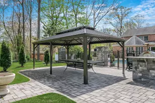 9 Arista Ct, Dix Hills, NY 11746 - Photo 46