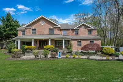 9 Arista Court, Dix Hills, NY 11746 - Photo 2