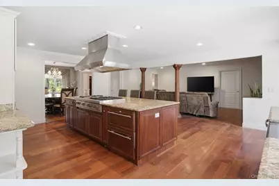 9 Arista Court, Dix Hills, NY 11746 - Photo 14