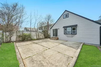 207 August Road, North Babylon, NY 11703 - Photo 22