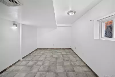 2710 Lurting Avenue, Bronx, NY 10469 - Photo 12