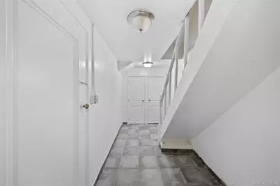 2710 Lurting Avenue, Bronx, NY 10469 - Photo 10