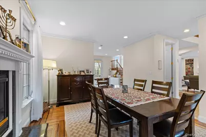 8 Wesey Court, Great Neck, NY 11024 - Photo 12