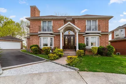 8 Wesey Court, Great Neck, NY 11024 - Photo 1