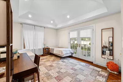 8 Wesey Court, Great Neck, NY 11024 - Photo 32