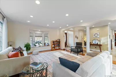 8 Wesey Court, Great Neck, NY 11024 - Photo 10