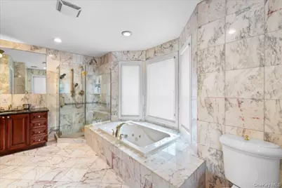 8 Wesey Court, Great Neck, NY 11024 - Photo 30