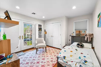 8 Wesey Court, Great Neck, NY 11024 - Photo 26