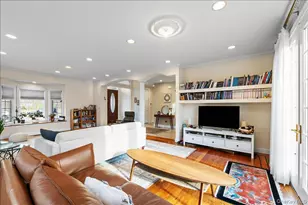 8 Wesey Ct, Great Neck, NY 11024 - Photo 8