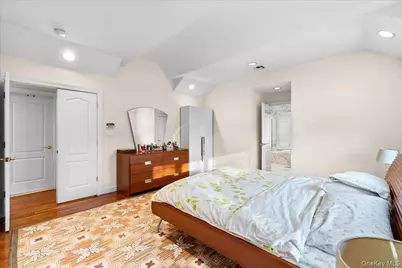 8 Wesey Court, Great Neck, NY 11024 - Photo 28