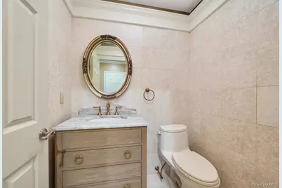 1 Portico Court #300, Great Neck, NY 11021 - Photo 8