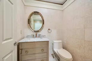 1 Portico Ct, Great Neck, NY 11021 - Photo 8