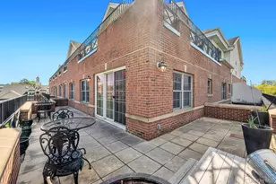 1 Portico Ct, Great Neck, NY 11021 - Photo 18