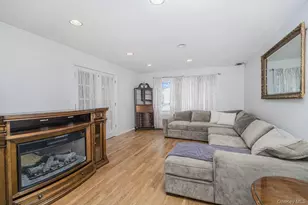 36 Ashwood Ct, New York, NY 10308 - Photo 4