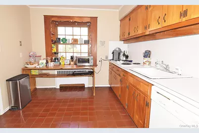 283 Princeton Road, Rockville Centre, NY 11570 - Photo 8