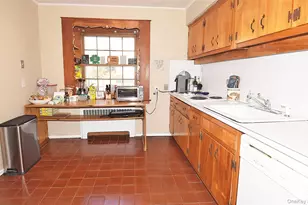 283 Princeton Rd, Rockville Centre, NY 11570 - Photo 8