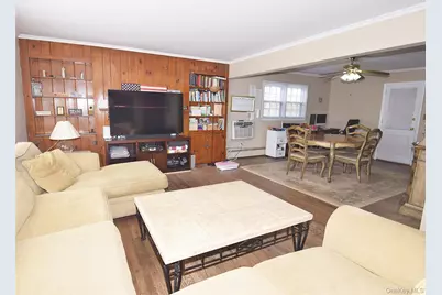 283 Princeton Road, Rockville Centre, NY 11570 - Photo 4