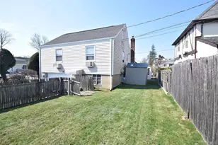283 Princeton Rd, Rockville Centre, NY 11570 - Photo 18