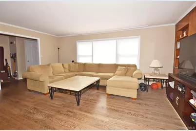 283 Princeton Road, Rockville Centre, NY 11570 - Photo 2