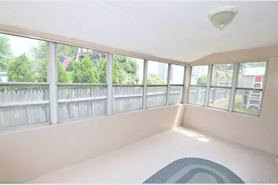 283 Princeton Road, Rockville Centre, NY 11570 - Photo 8