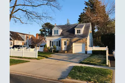 142 Morris Parkway, Valley Stream, NY 11580 - Photo 2