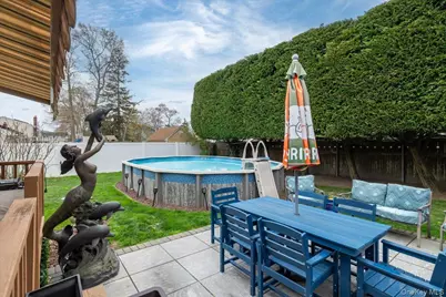 28 Cherokee Avenue, West Islip, NY 11795 - Photo 30