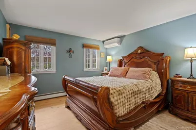 28 Cherokee Avenue, West Islip, NY 11795 - Photo 12