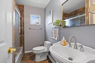 28 Cherokee Ave, West Islip, NY 11795 - Photo 18