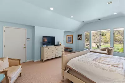 379 Smith Road, Ronkonkoma, NY 11779 - Photo 20
