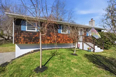 7 Woodland Circle, Hyde Park, NY 12538 - Photo 2