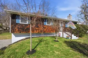 7 Woodland Cir, Hyde Park, NY 12538 - Photo 2