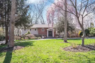 99 Village Hill Dr, Dix Hills, NY 11746 - Photo 4