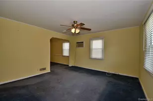 24 Linden Blvd, Hicksville, NY 11801 - Photo 4