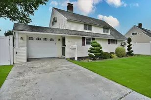 307 Blacksmith Rd, Levittown, NY 11756 - Photo 4