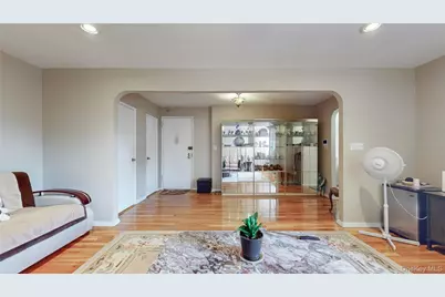 67-40 Booth Street #4O, Forest Hills, NY 11375 - Photo 6
