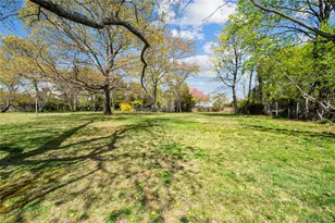 142 Feller Dr, Central Islip, NY 11722 - Photo 20