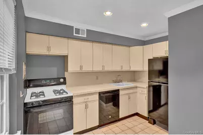 311 Mariners Way, Copiague, NY 11726 - Photo 8