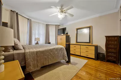 918 E 216th Street, Bronx, NY 10469 - Photo 10